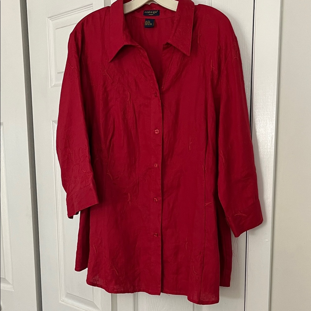 Red 100% linen blouse with princess seams front and back. Size 2X